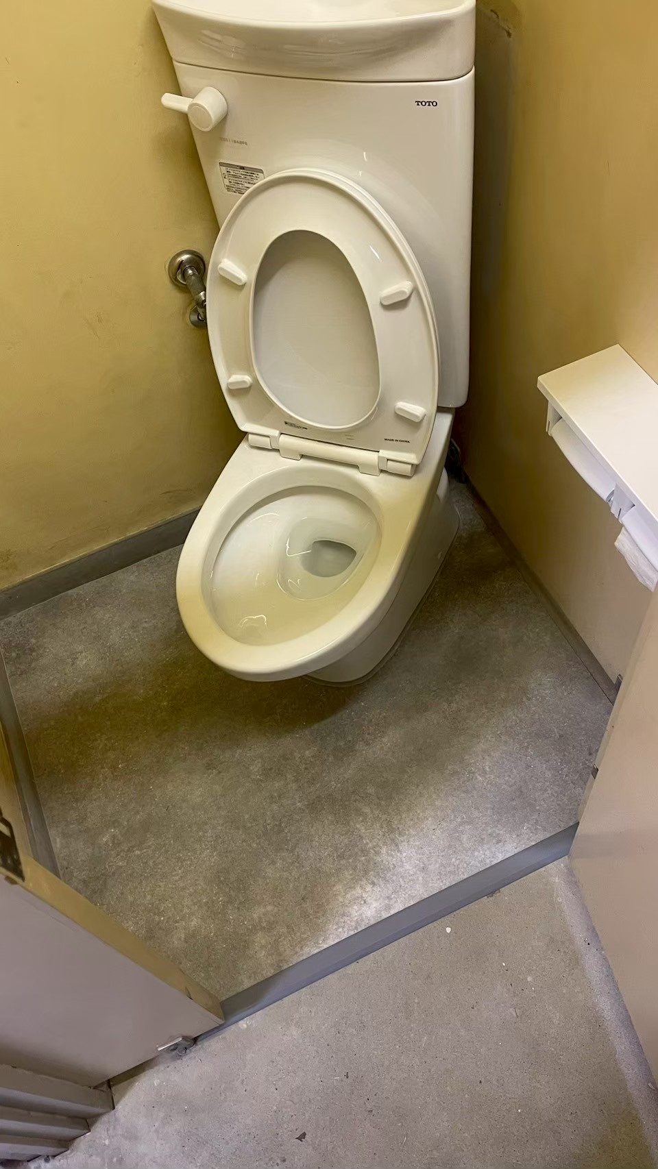 LIXIL　便器から洋式トイレ工事　内装仕上げ画像